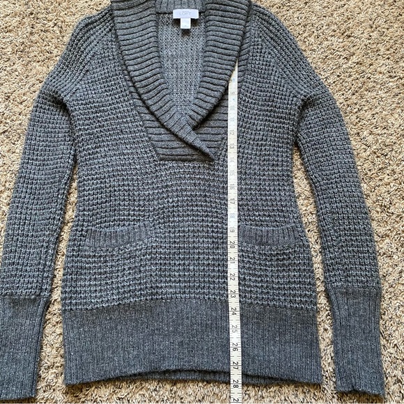 Ann Taylor LOFT Sweater - Picture 9 of 10